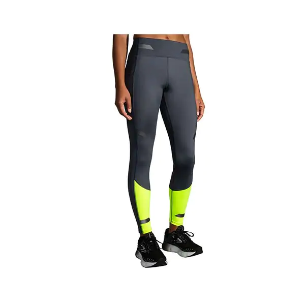 brooks-Run-visible-tight-asphalt-nightlife-221558044-fronte